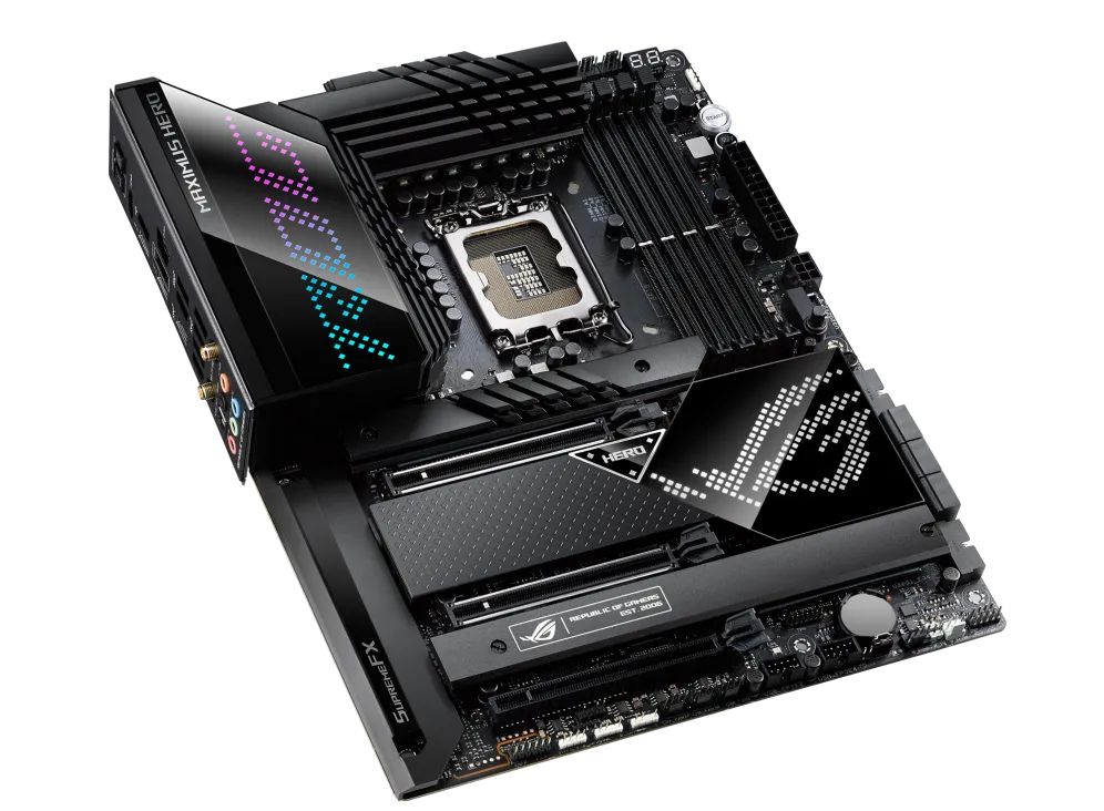 مادربرد ROG MAXIMUS Z690 HERO نصب‌شده روی کیس گیمینگ